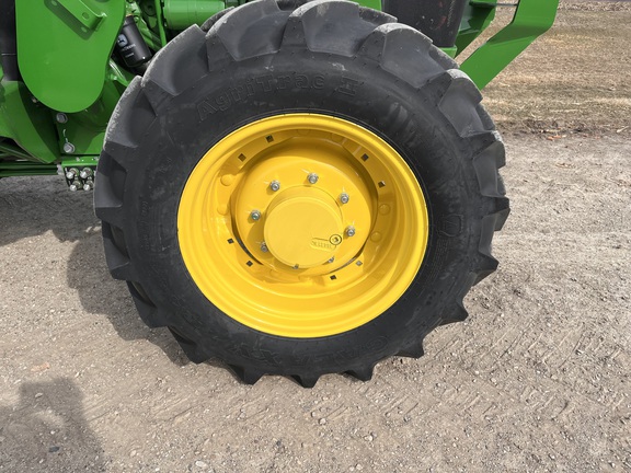 2025 John Deere 5090E - Photo13