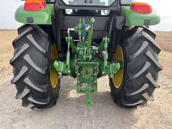 2025 John Deere 5090E - Photo29