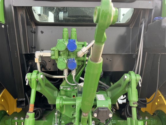 2025 John Deere 5090E - Photo30
