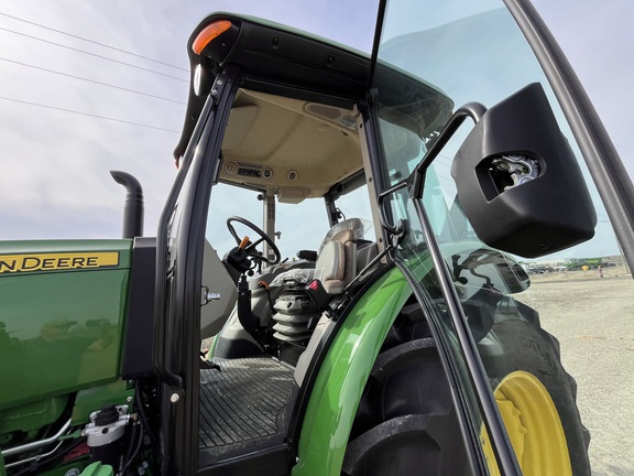2025 John Deere 5090E - Photo34