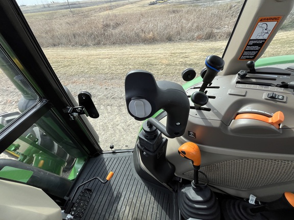 2025 John Deere 5090E - Photo38