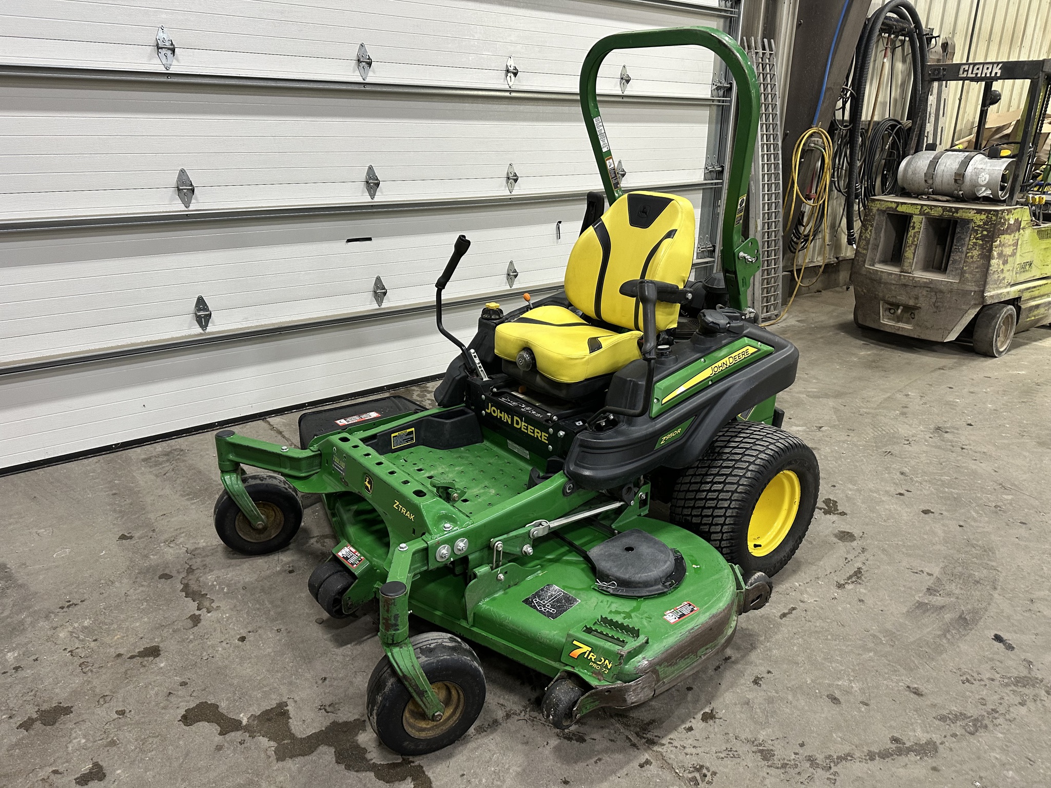 2019 John Deere Z950R Image 7