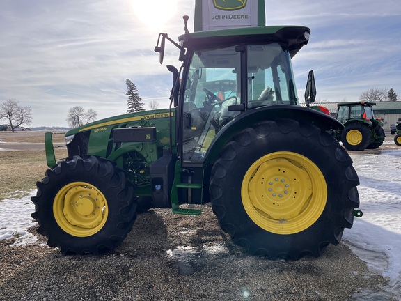 2025 John Deere 5095M - Photo8