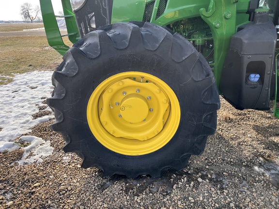 2025 John Deere 5095M - Photo9