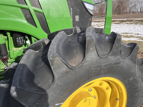 2025 John Deere 5095M - Photo14