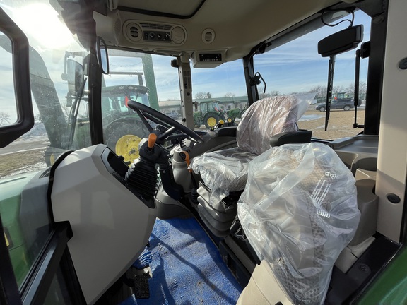 2025 John Deere 5095M - Photo32