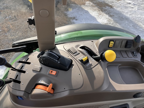 2025 John Deere 5095M - Photo36