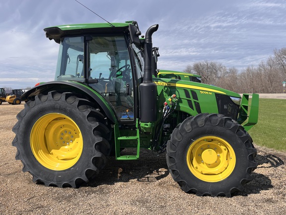 2025 John Deere 5095M - Photo4