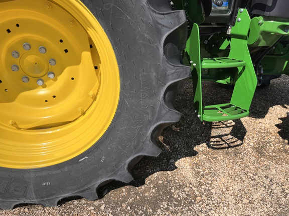 2025 John Deere 5095M - Photo16