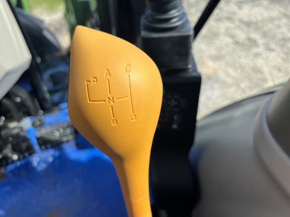 2025 John Deere 5095M - Photo35