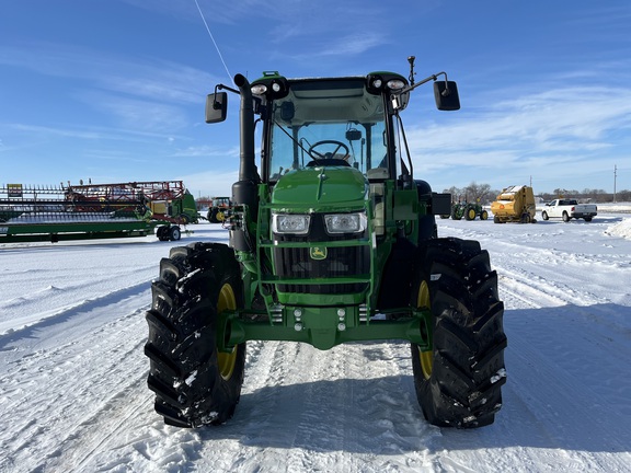 2025 John Deere 5095M - Photo3