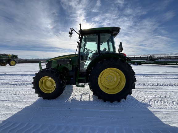 2025 John Deere 5095M - Photo9