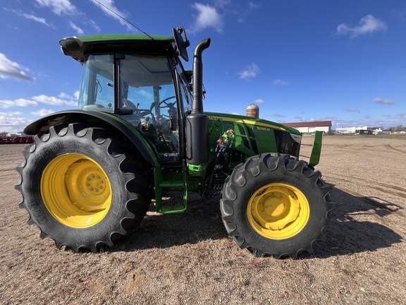 2025 John Deere 5095M - Photo5