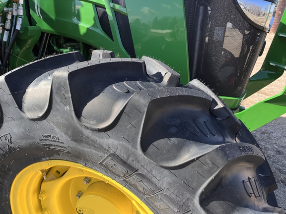 2025 John Deere 5095M - Photo15