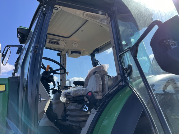 2025 John Deere 5095M - Photo31