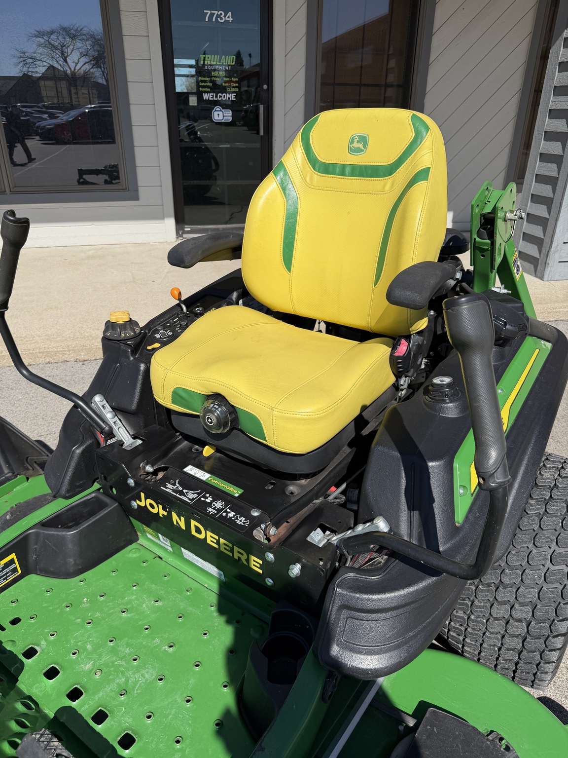 2022 John Deere Z970R Image 8