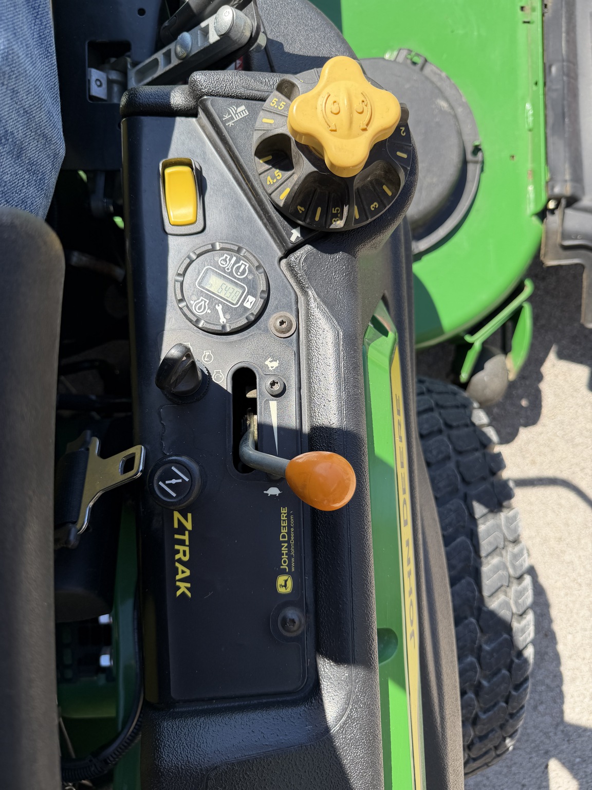 2022 John Deere Z970R Image 9