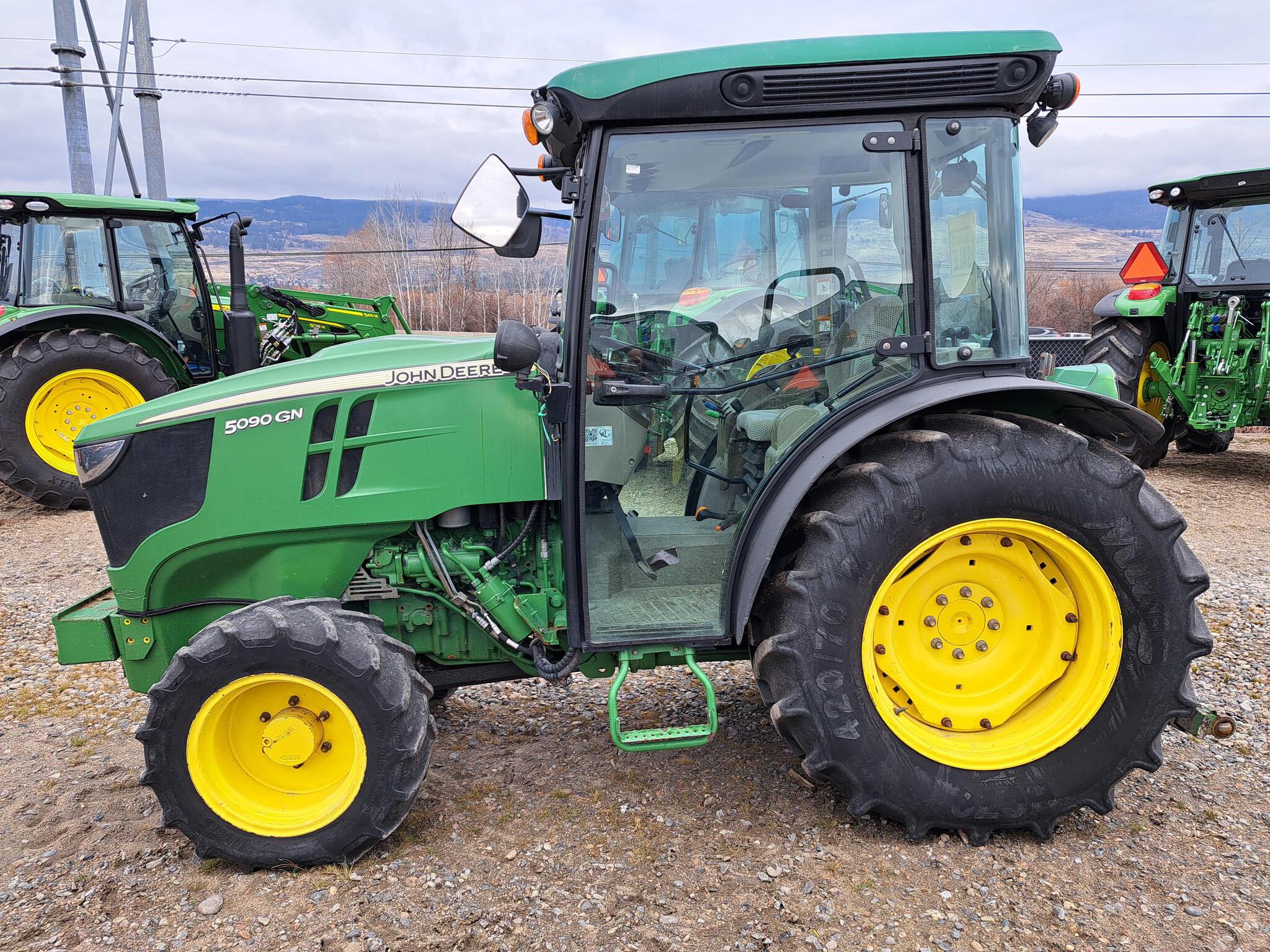 2018 John Deere 5090GN Image 1