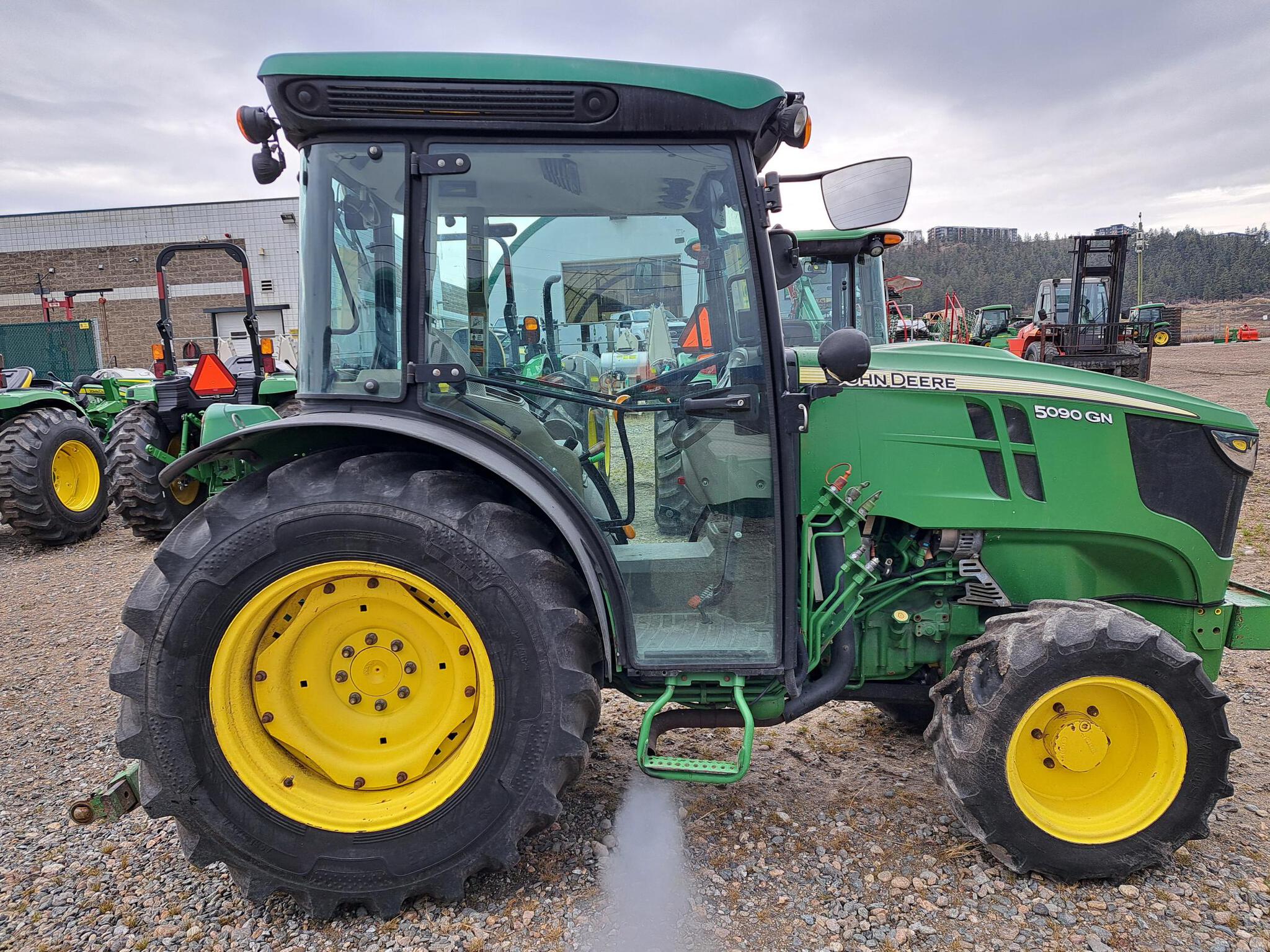 2018 John Deere 5090GN Image 2