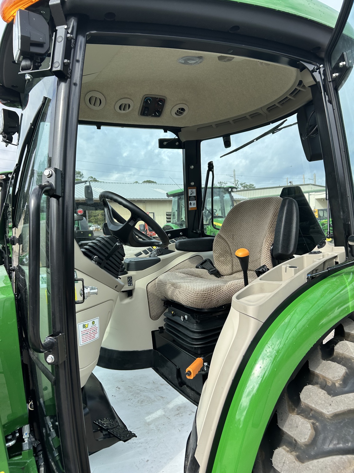 2025 John Deere 4066R Image 3