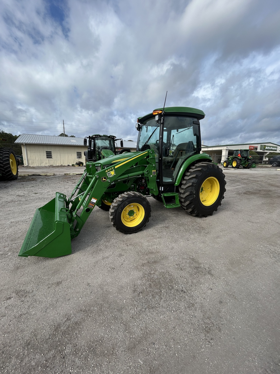 2025 John Deere 4066R Image 1