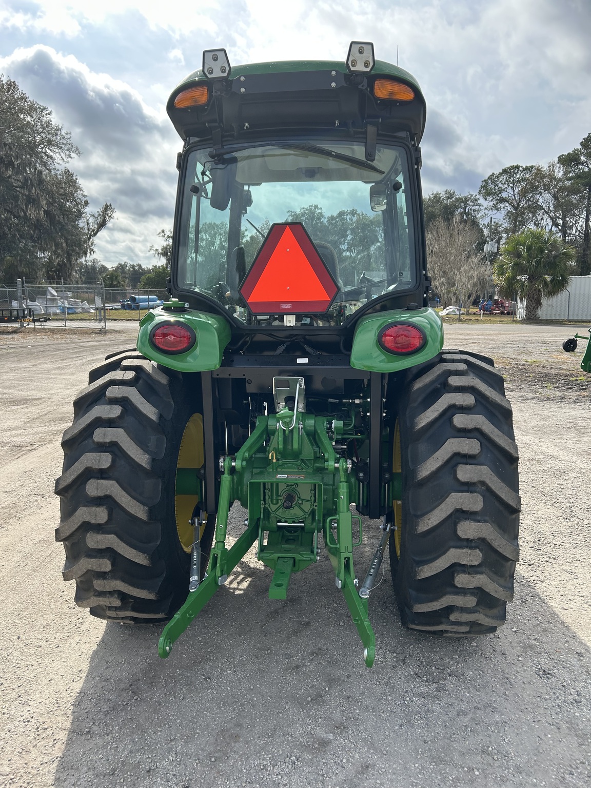 2025 John Deere 4066R Image 4