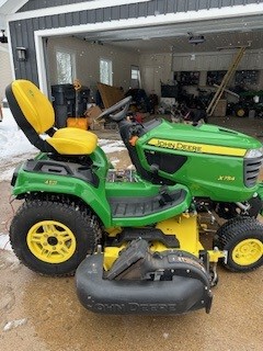 2021 John Deere X754 Image 4