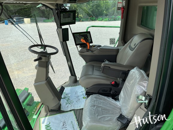 Photo of 2025 John Deere S7 700