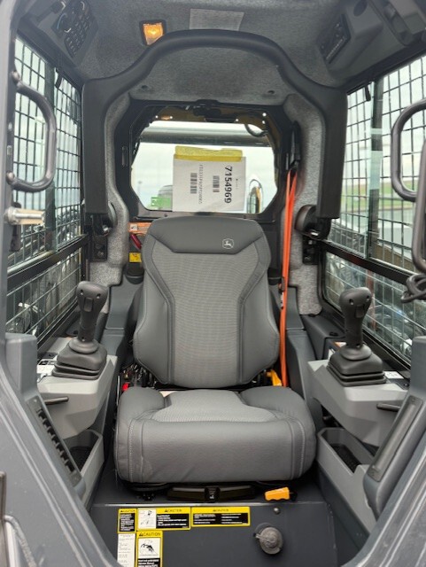 2025 John Deere 335 P Image 4