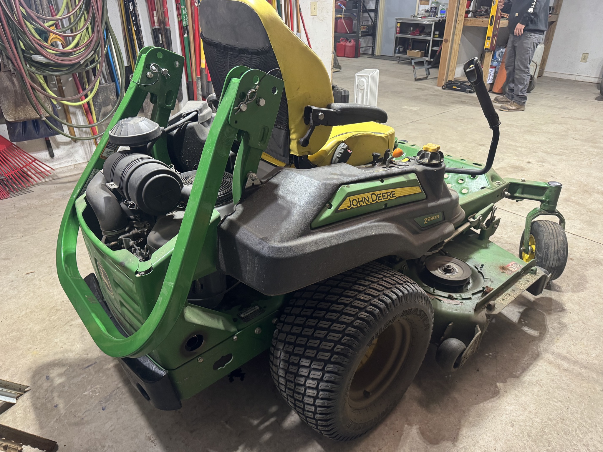 2018 John Deere Z930R Image 4