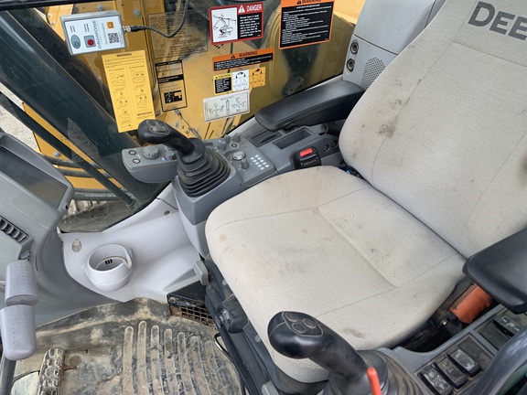 2021 John Deere 245G LC