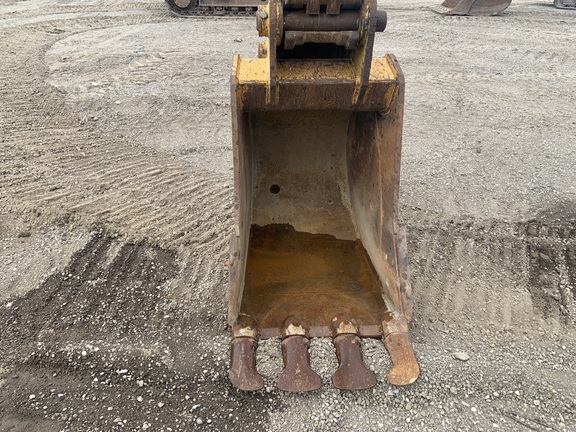 2021 John Deere 245G LC