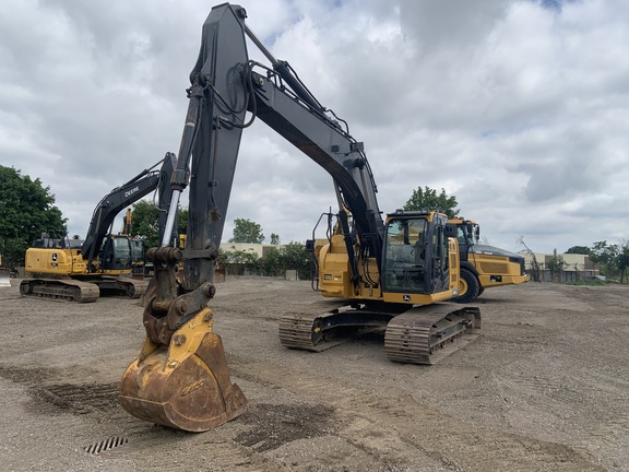 2021 John Deere 245G LC