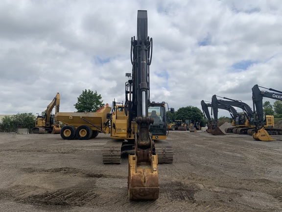 2021 John Deere 245G LC