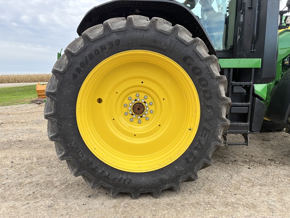 2025 John Deere 8R 410 - Photo17