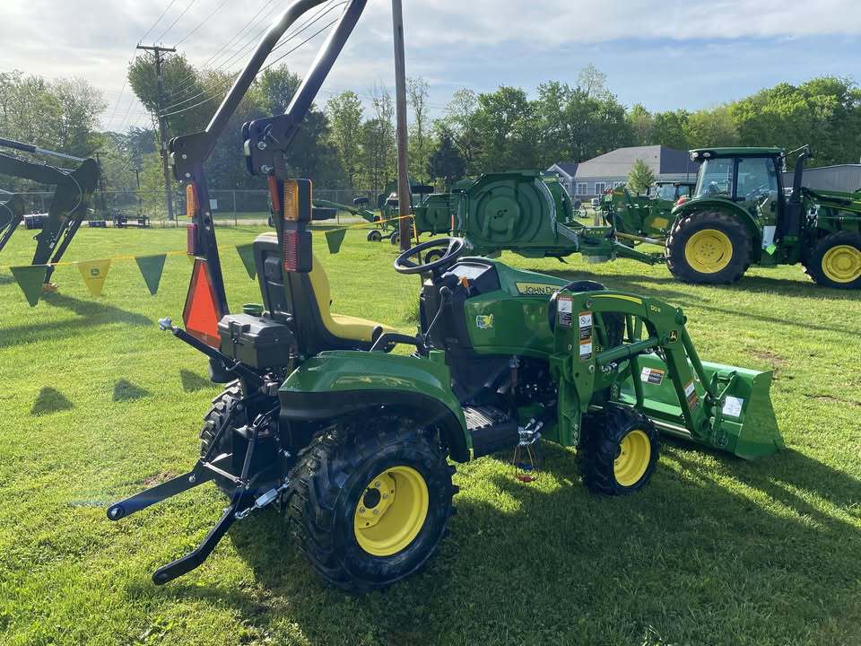 2025 John Deere 1023E Image 4