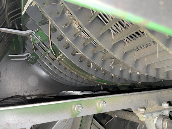 Used 2013 John Deere S670 Combines at Horizon Ag & Turf in St. Paul, AB - Photo2