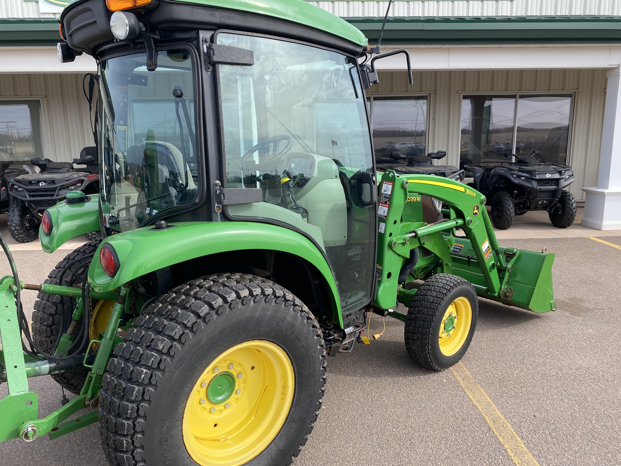 2018 John Deere 3039R Image 17