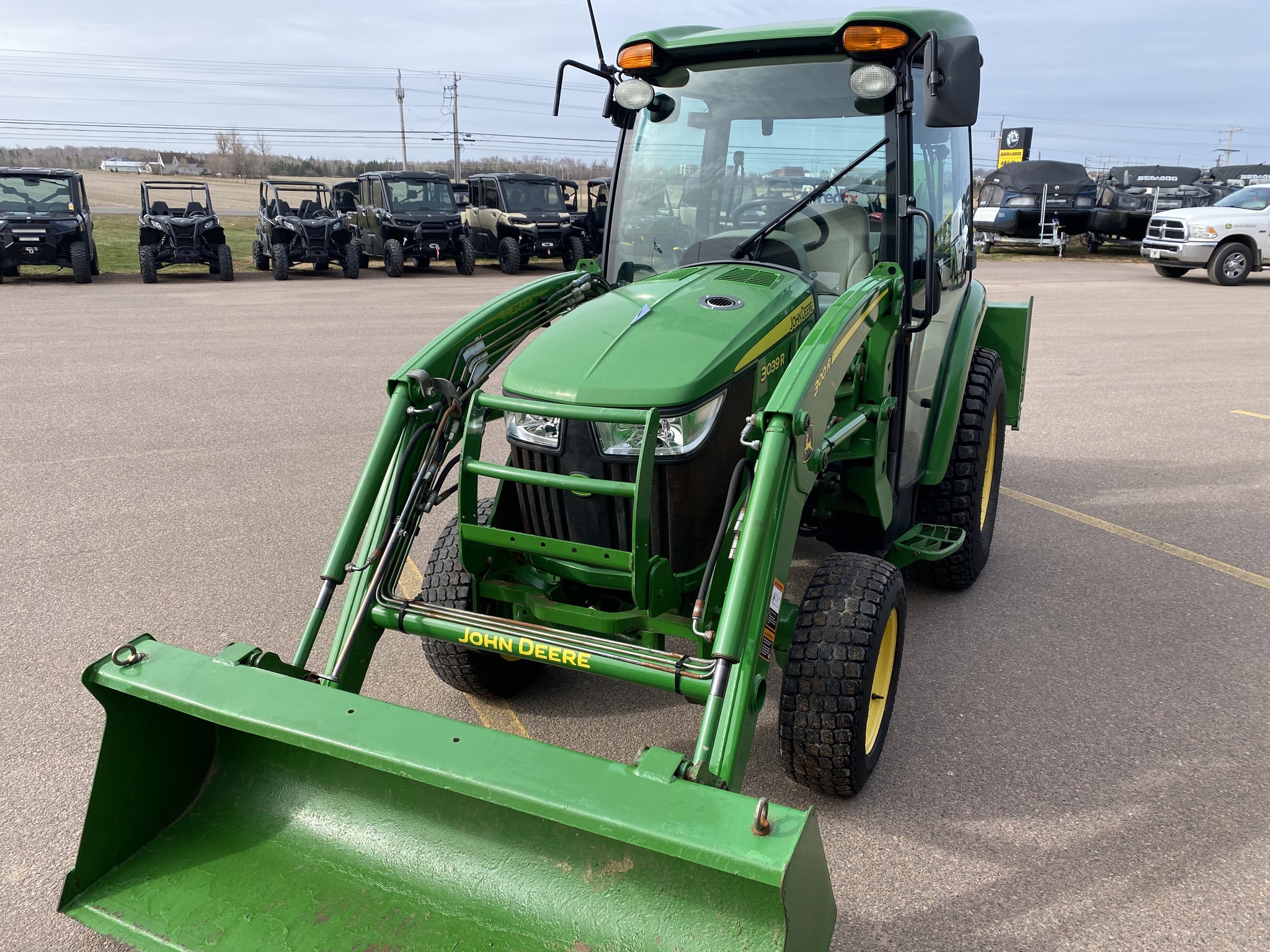 2018 John Deere 3039R Image 3