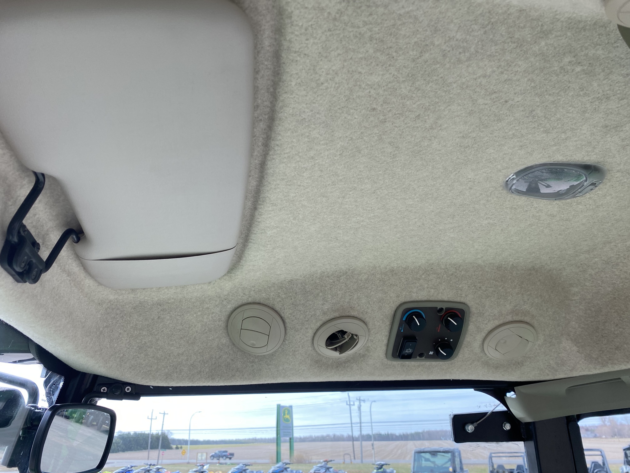 2018 John Deere 3039R Image 10