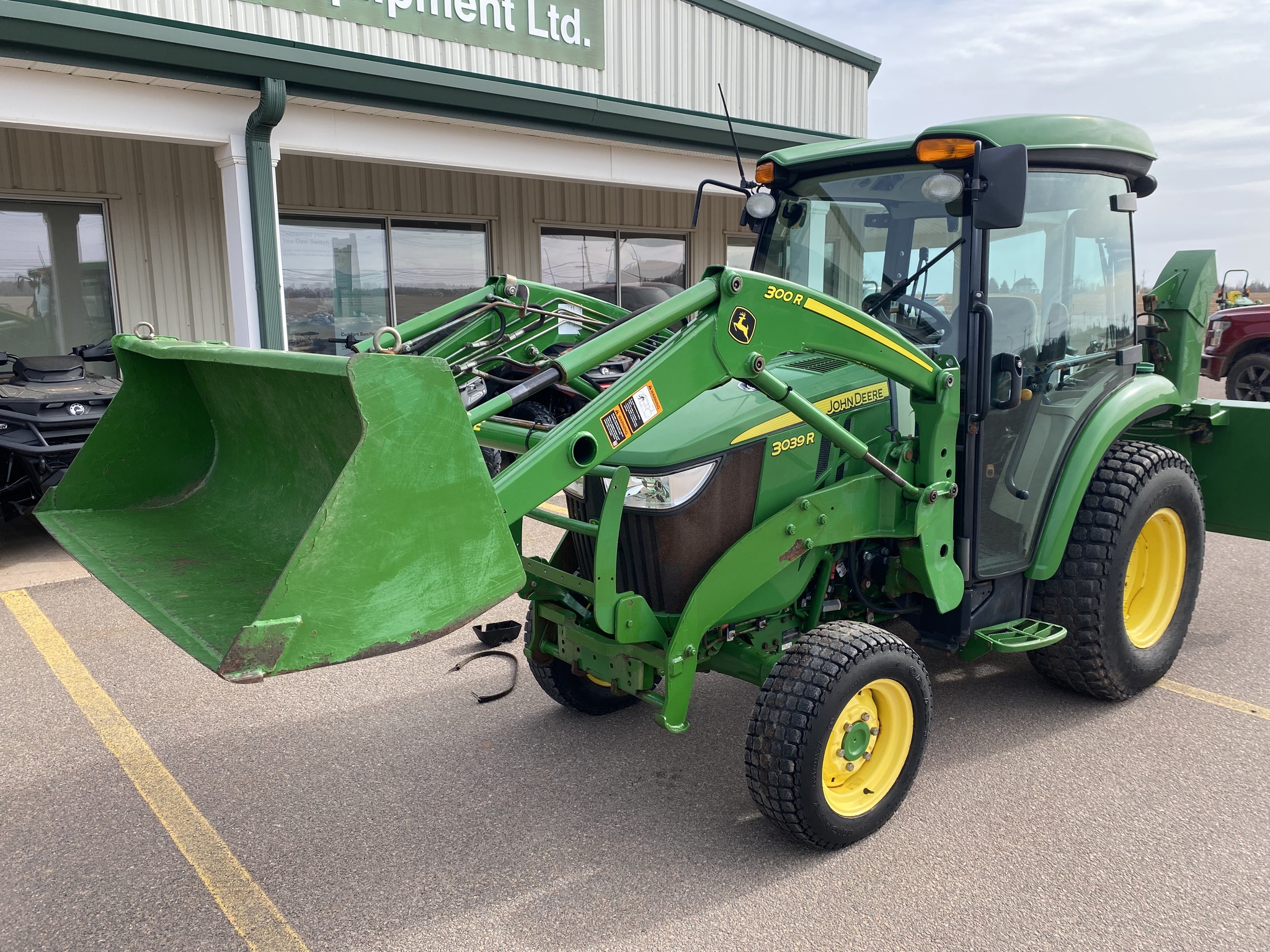 2018 John Deere 3039R Image 13