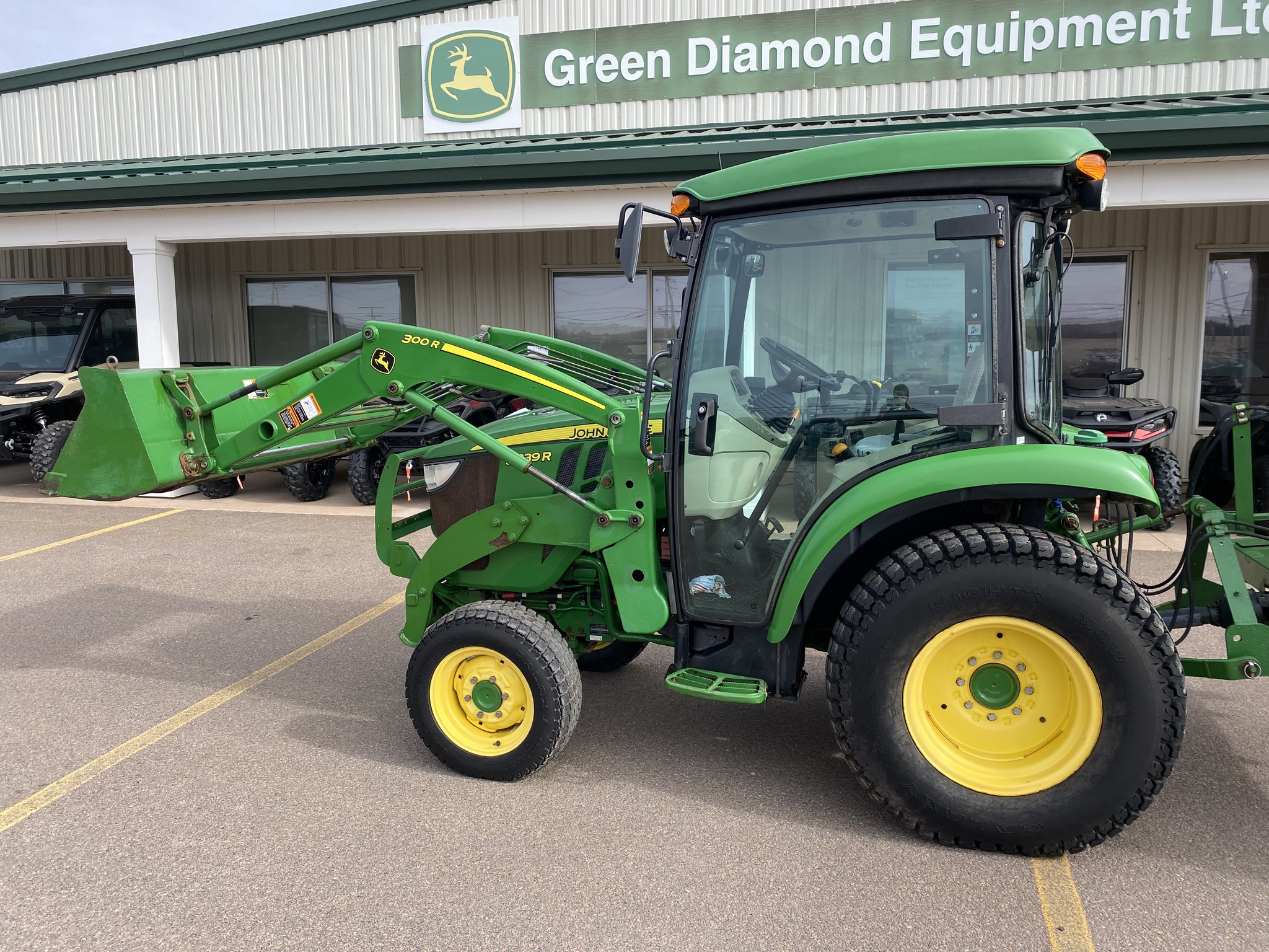 2018 John Deere 3039R Image 14
