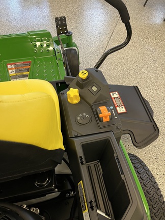 0 John Deere Z325E-4