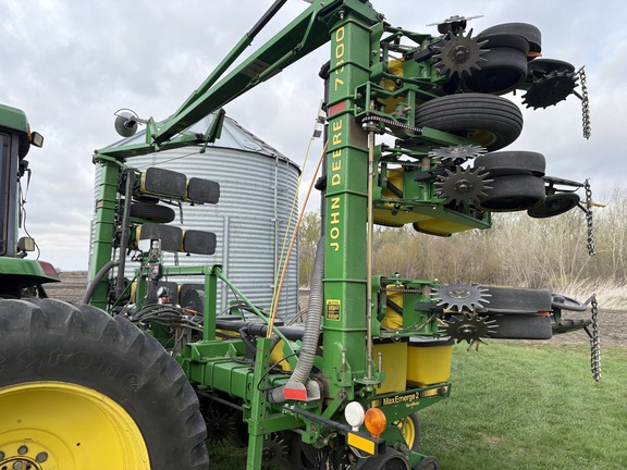  John Deere 7300 - Photo4