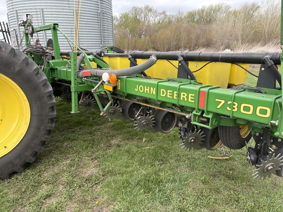  John Deere 7300 - Photo1