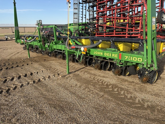  John Deere 7300