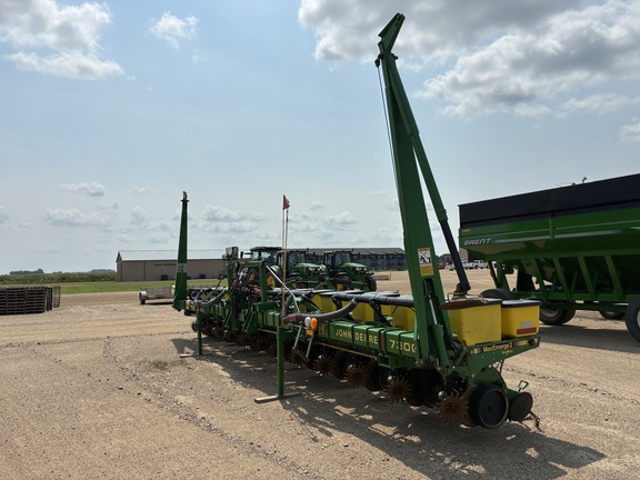  John Deere 7300