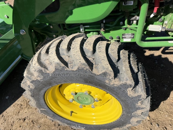 2026 John Deere 3039R - Photo10