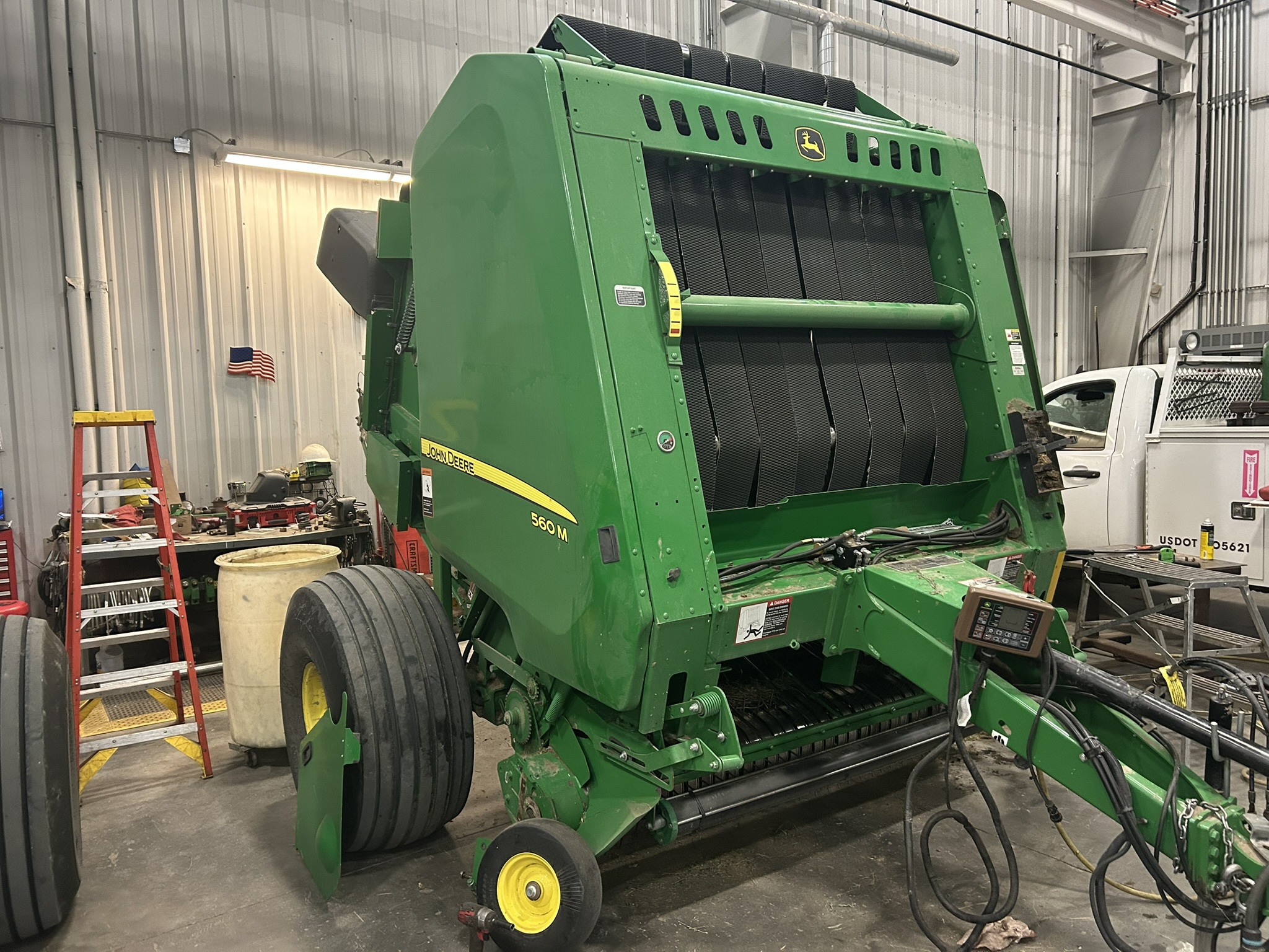 2019 John Deere 560M Image 4