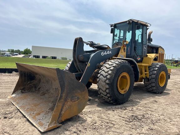 Photo of a 2011 John Deere 644K